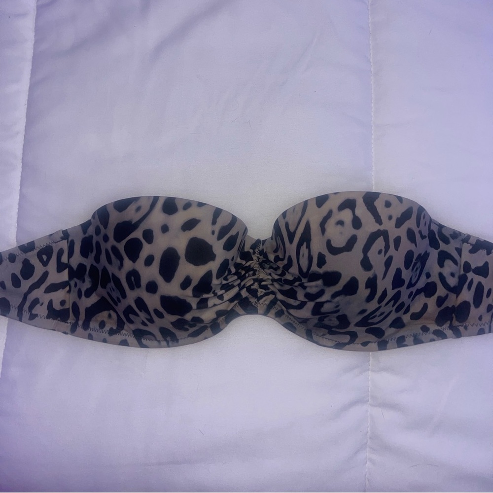 32D Victoria’s Secret strapless bikini top